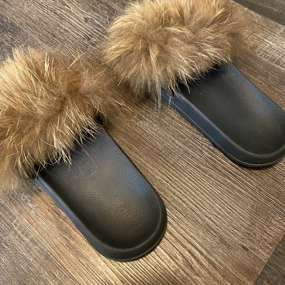 Brown fur slides - Picture 3 of 5